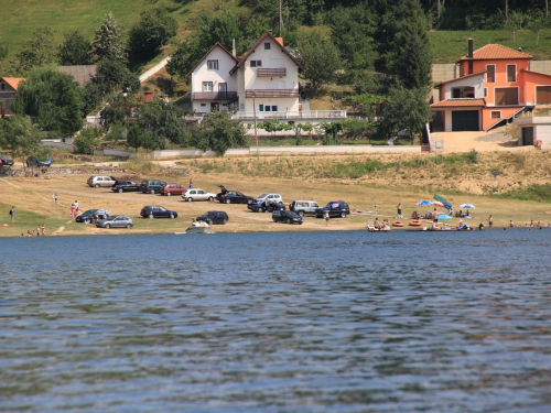 FOTO/VIDEO: Ramci spas od vrućina pronašli na Ramskom jezeru