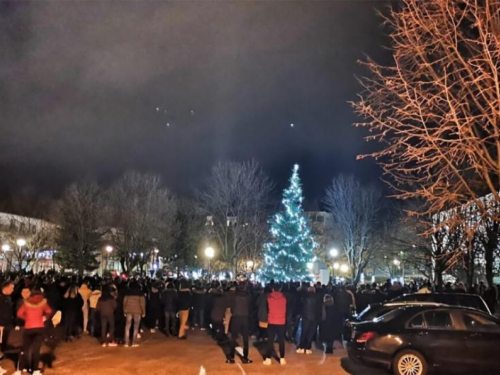 Stotine Posušana na trgu odalo počast nastradalim sugrađanima