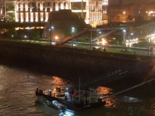 Potonuo turistički brod u Budimpešti, najmanje 7 mrtvih, 19 nestalih