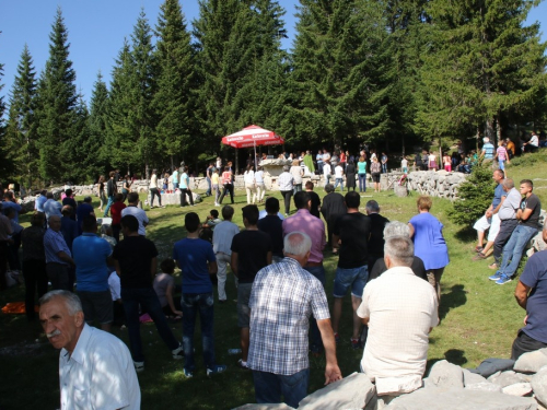 FOTO/VIDEO: Na Vran planini služena misa za poginule duvandžije