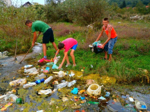 Nesavjesni ribolovci ostavljaju hrpe smeća na obalama Ramskog jezera!