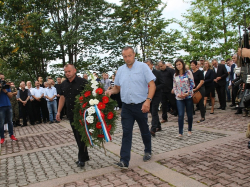 FOTO/VIDEO: Na Uzdolu obilježena 23. obljetnica stravičnog pokolja nad Hrvatima