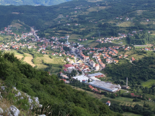 FOTO| Gmićani podigli križ na Makljenu