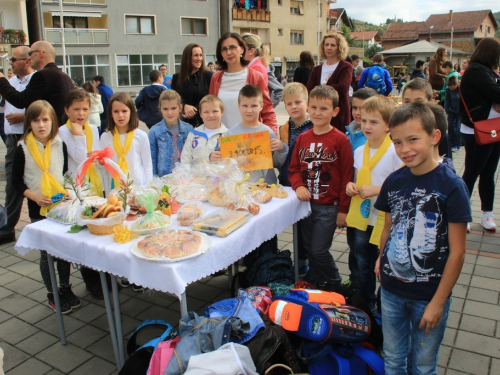 FOTO: Dani kruha i zahvalnosti za plodove zemlje u OŠ Marka Marulića Prozor