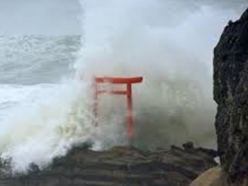 Tajfun prilazi Japanskoj obali, priprema se evakuacija