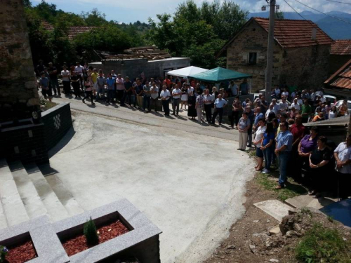 Na Kućanima blagoslovljeno spomen obilježje poginulim i nestalim Kućancima