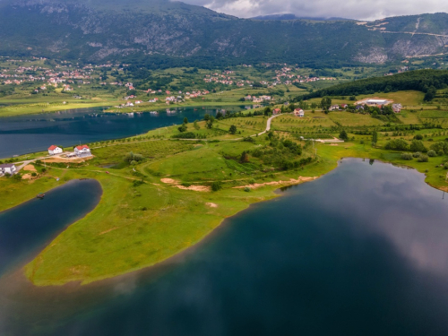 Dobrodošli u kamp ''Oaza mira'' - Vaša Oaza na obali prekrasnog Ramskog jezera!