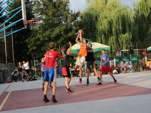 FOTO: Ekipa ''ALF Market'' osvojila Streetball za juniore