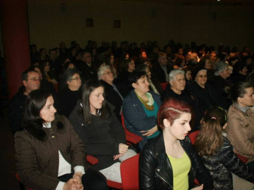 FOTO: U Prozoru održana premijera filma "Oteto djetinjstvo"