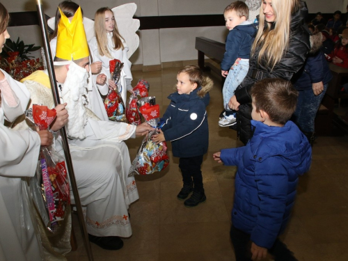 ​FOTO: Sv. Nikola s radošću dočekan u župi Rumboci