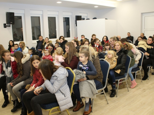 FOTO: Sv. Nikola razveselio mališane u Rumbocima