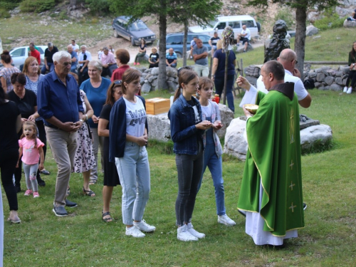 FOTO: Na Vranu služena sv. misa za poginule duvandžije