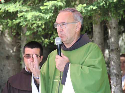 FOTO/VIDEO: Na Vran planini služena misa za poginule duvandžije