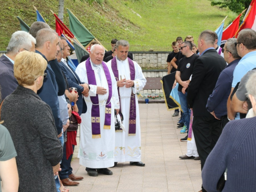 FOTO/VIDEO: Prvi susret iseljenih Uzdoljana i Dan 3. bojne brigade Rama i branitelja Uzdola