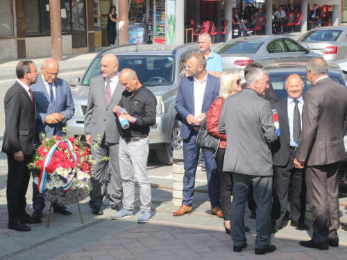 FOTO: Polaganjem vijenaca i svečanom sjednicom započelo obilježavanje Dana općine