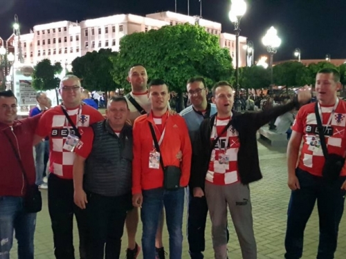 VIDEO: Hrvatski navijači preplavili Kalinjingrad, među njima i Ramci!