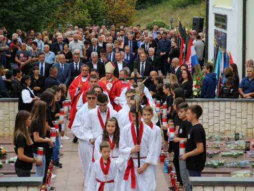 FOTO: Obilježena 26. obljetnica stradanja Hrvata na Uzdolu