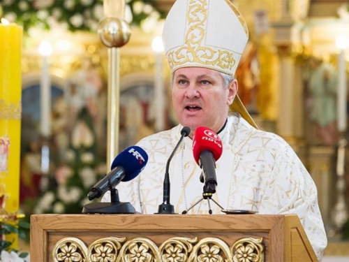 Biskup Košić: Tko glasuje za, izbacuje se iz Crkve