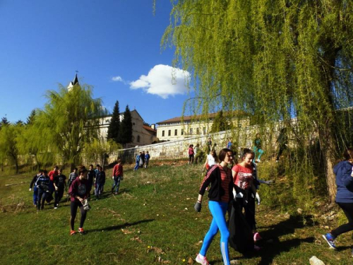 FOTO: Učenici u Eko akciji čišćenja obale Ramskog jezera