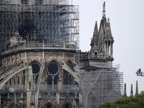 Ispred Notre Dame bi mogla biti izgrađena privremena katedrala