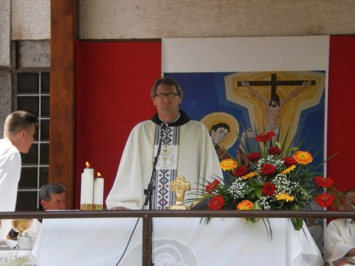 FOTO: Vanjska proslava sv. Ante u župi Gračac