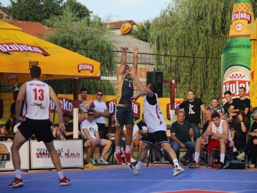 FOTO: Ekipa ''Makarska 3x3'' pobjednik 19. Streetball Rama 2021.