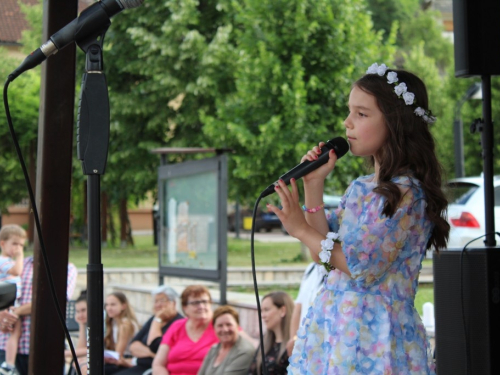 FOTO: 16. festival duhovne glazbe ''Djeca pjevaju Isusu'' u župi Prozor