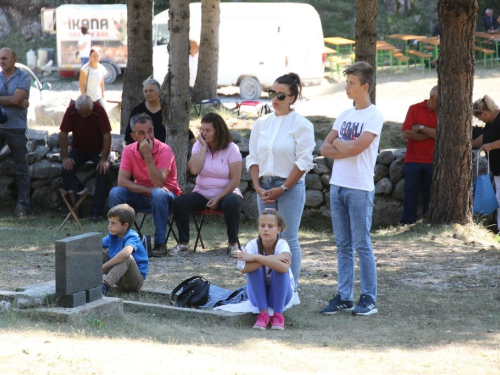 FOTO: Na Vranu služena sv. misa za poginule duvandžije