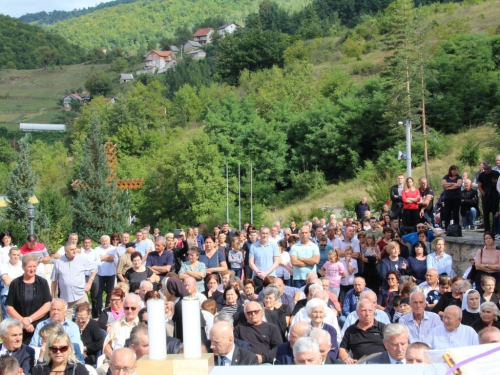 FOTO: Obilježena 26. obljetnica stradanja Hrvata na Uzdolu