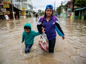 Najmanje 110 smrtno stradalih u poplavama