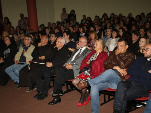 FOTO/VIDEO: Čuvarice održale 8. tradicionalni koncert u Prozoru