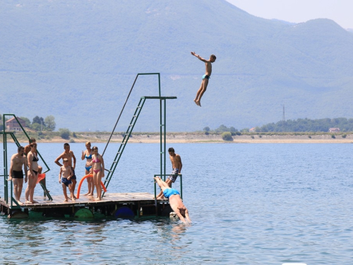 FOTO/VIDEO: Ramci spas od vrućina pronašli na Ramskom jezeru