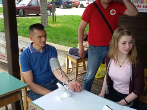 Ramski Crveni križ proveo akciju besplatnog mjerenja tlaka i šećera u krvi