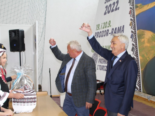 FOTO: Otvoren 15. sajam "Dani šljive Prozor-Rama 2022."