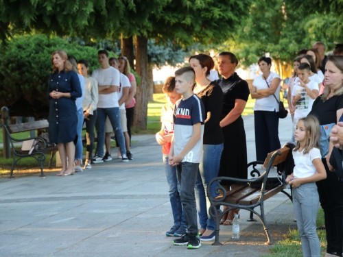 FOTO: Započela trodnevnica u župi Rama-Šćit, prvašići darovani prigodnim darovima