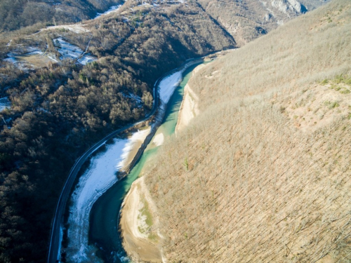 FOTO/VIDEO: Jablaničko jezero povuklo se iz Donje Rame