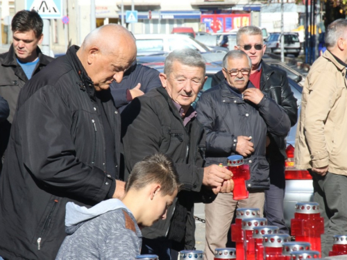 FOTO: Povodom Svih svetih u Prozoru zapaljene svijeće za poginule i preminule branitelje