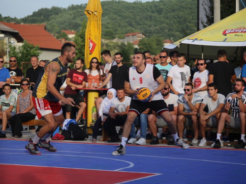 FOTO: Ekipa ''Makarska 3x3'' pobjednik 19. Streetball Rama 2021.