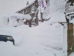 Snježna mećava zarobila 60 gostiju u kafiću