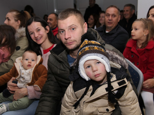 FOTO: Sveti Nikola razveselio najmlađe u župi Rumboci