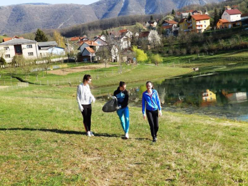 FOTO: Učenici u Eko akciji čišćenja obale Ramskog jezera