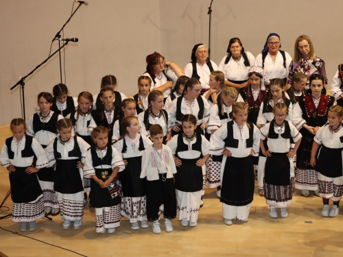 FOTO/VIDEO: Škola folklora u Prozoru koncertom predstavila svoj rad