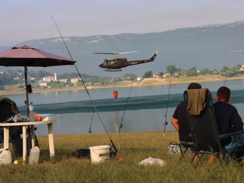 Požar u Rami i dalje gori: Helikopter OS BiH na terenu, iščekuje se pomoć kanadera iz Hrvatske