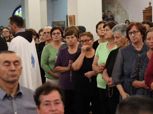 FOTO: Započela trodnevnica u župi Rama-Šćit, prvašići darovani prigodnim darovima