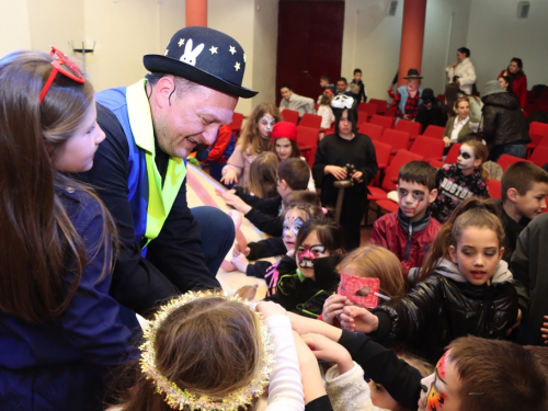 FOTO: Maškare u Domu kulture u Prozoru donijele smijeh i zabavu
