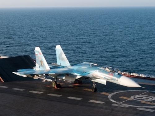 Ruski borbeni zrakoplov promašio nosač i pao u Sredozemno more