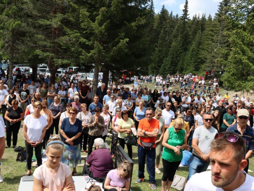 FOTO/VIDEO: Tisuće vjernika na Kedžari proslavilo Divin dan