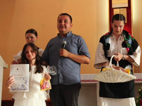 FOTO: U Prozoru održan dječji festival 'Djeca pjevaju Isusu'