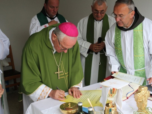 FOTO: Blagoslov gradilišta i kamena temeljca nove filijalne crkve na Risovcu