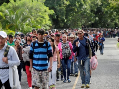 Migrantski val od tisuće migranata krenuo prema sjeveru